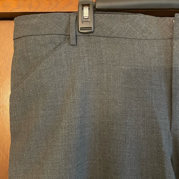 Checkered black and Gray or Solid Gray Gap trouser - Picture 4 of 10